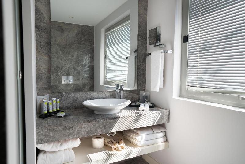 No 81 Hotel image