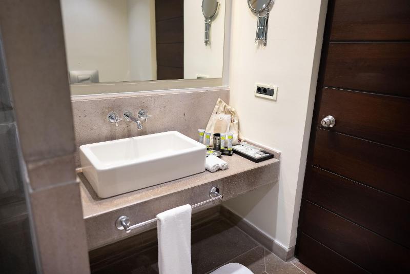 No 81 Hotel image