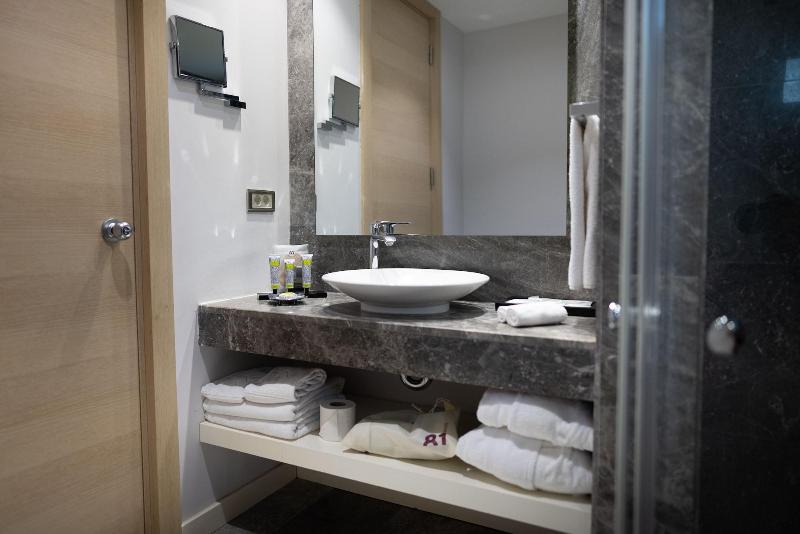 No 81 Hotel image
