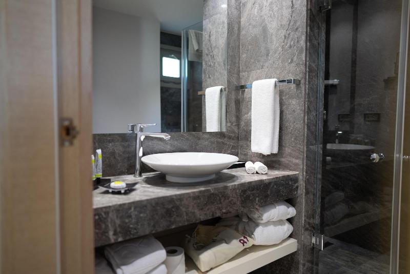 No 81 Hotel image
