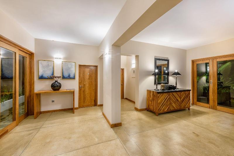 Aryana Hotel image