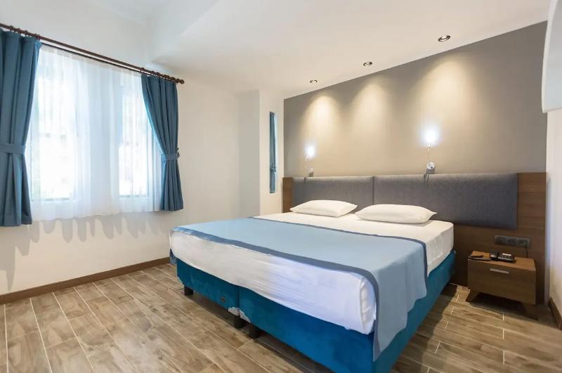 Risus Garden Marina Hotel image