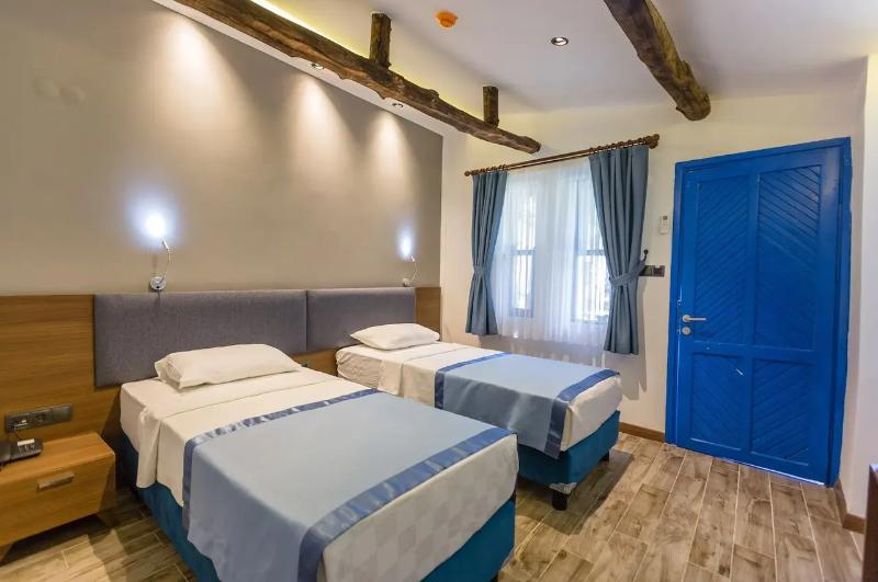 Risus Garden Marina Hotel image