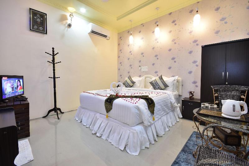 Holiday Haven Ukulhas image
