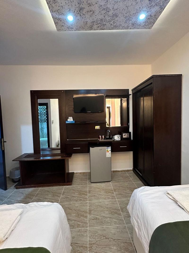 Petra Guests Hotel image