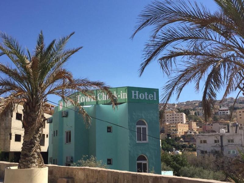 Petra Town Chech In Hotel image