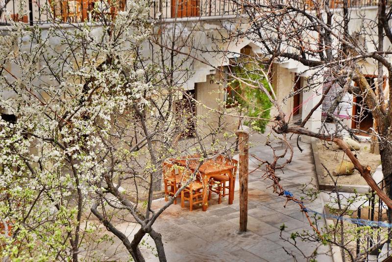 Cave Seasons Deluxe Hotel image