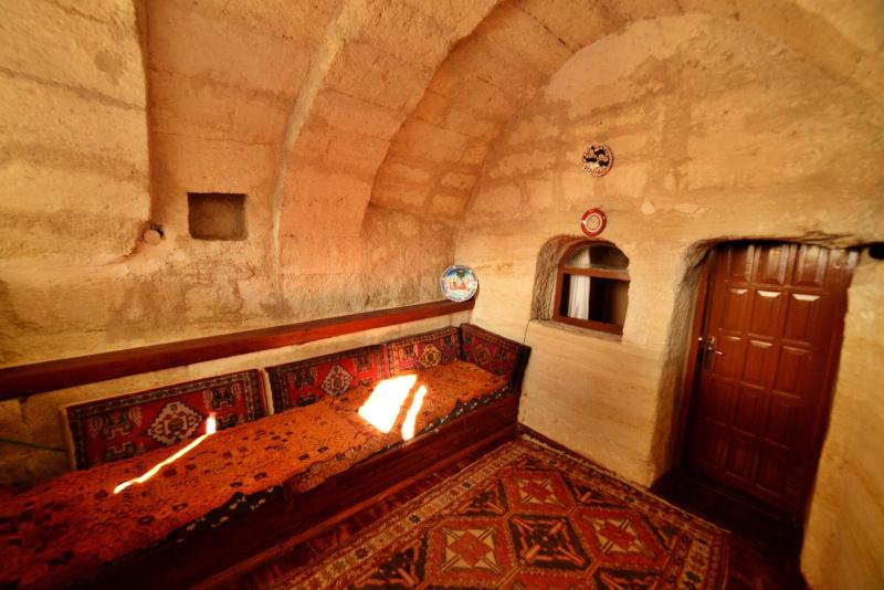 Cave Seasons Deluxe Hotel image