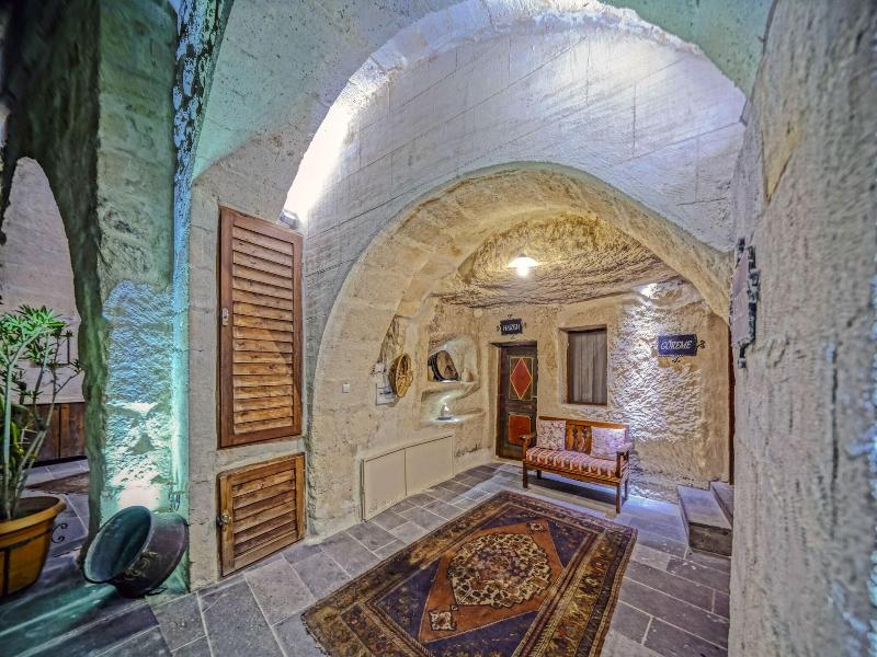 Elysa E Cave House image