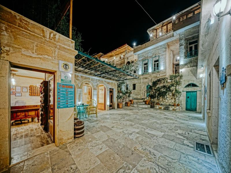Elysa E Cave House image