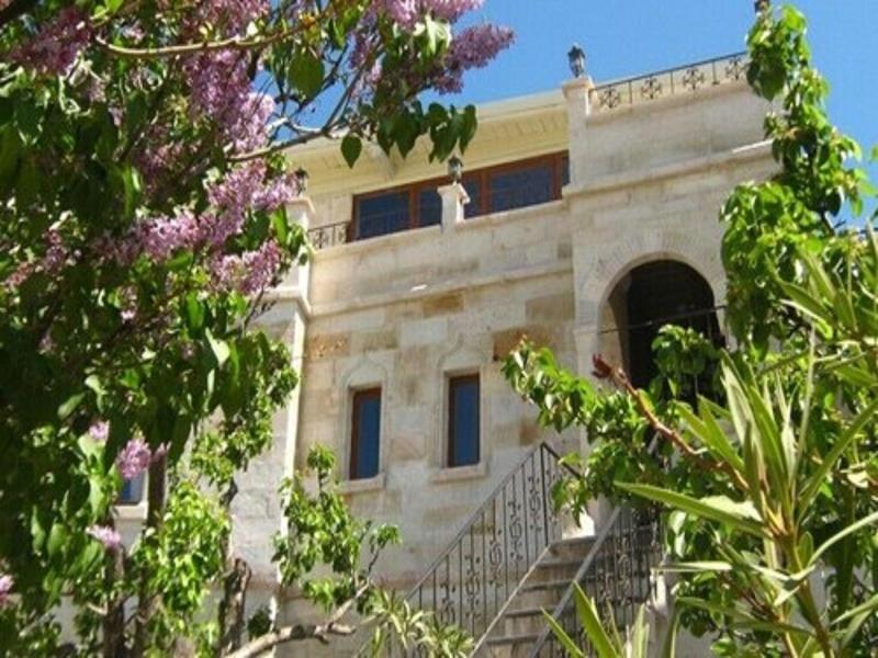 Elysa E Cave House image
