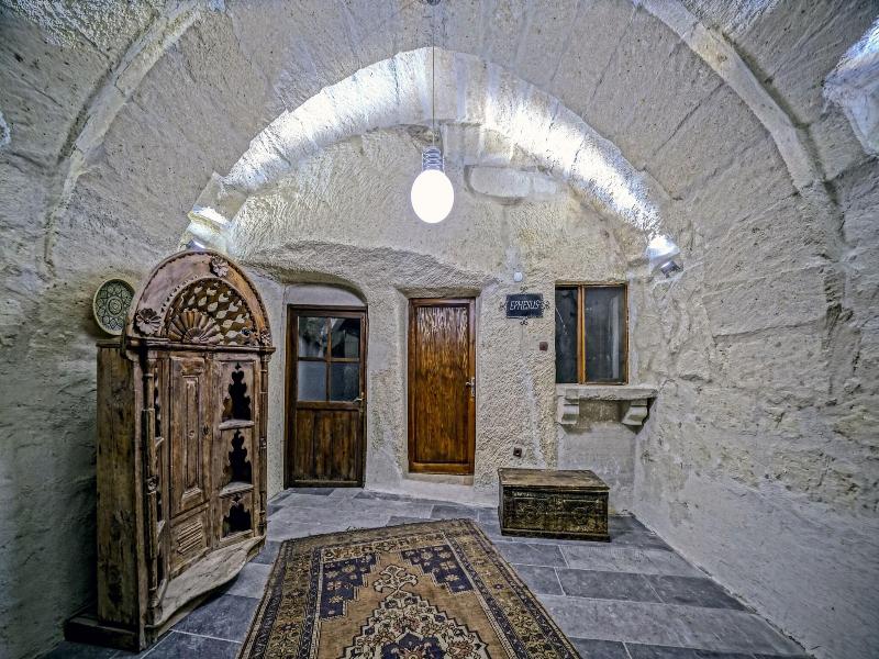 Elysa E Cave House image