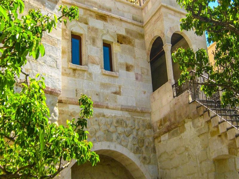 Elysa E Cave House image