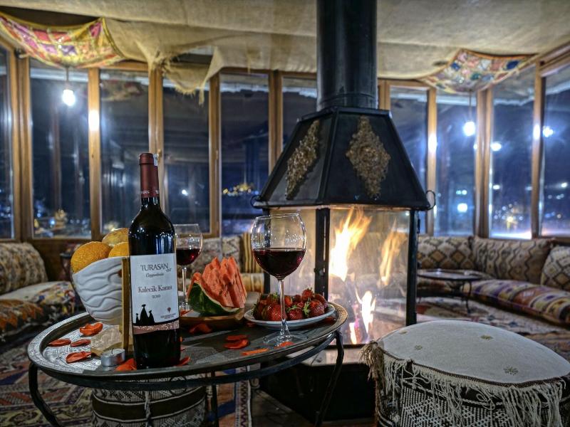 Elysa E Cave House image