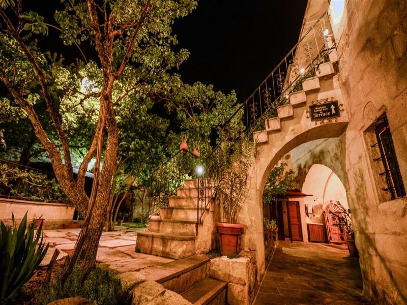 Elysa E Cave House image