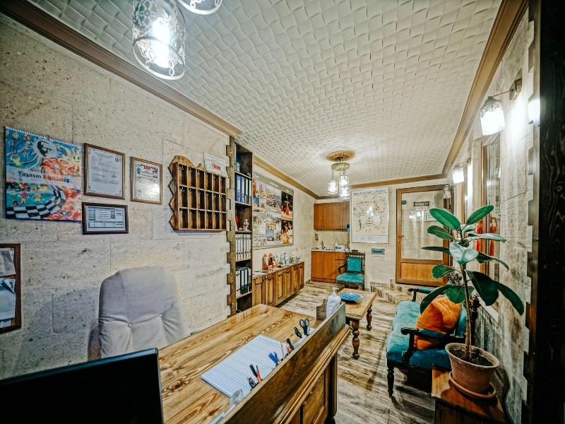Elysa E Cave House image