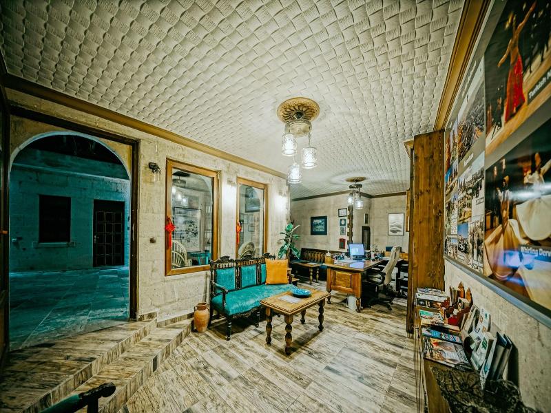 Elysa E Cave House image