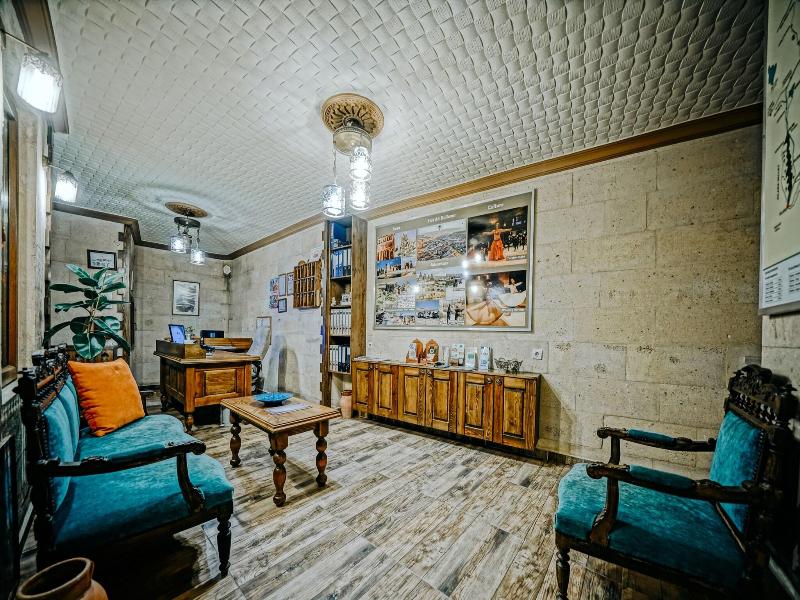 Elysa E Cave House image