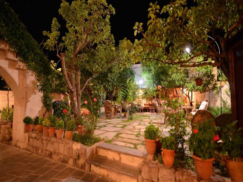 Elysa E Cave House image