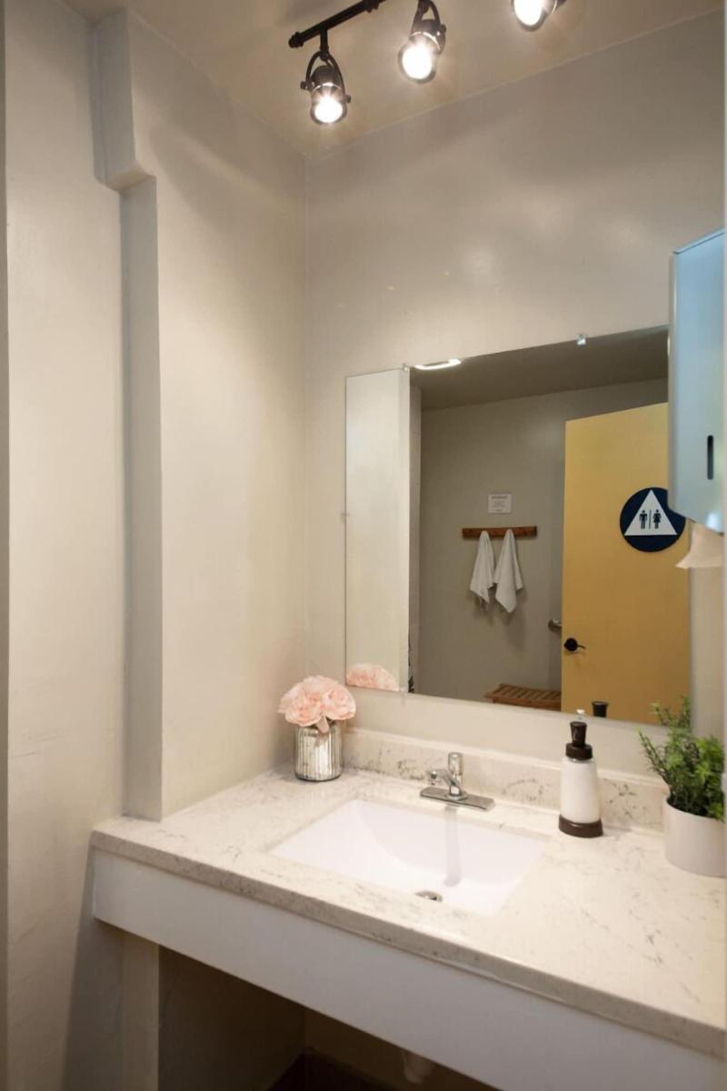 Anchor Pointe Inn image