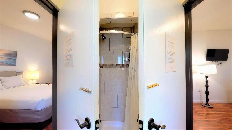 Anchor Pointe Inn image