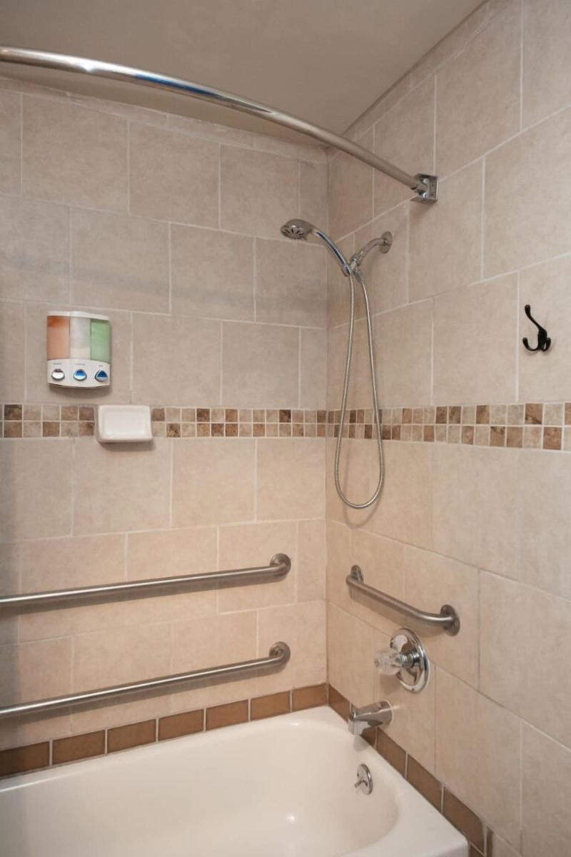 Anchor Pointe Inn image