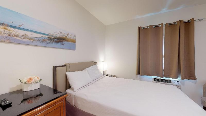 Anchor Pointe Inn image