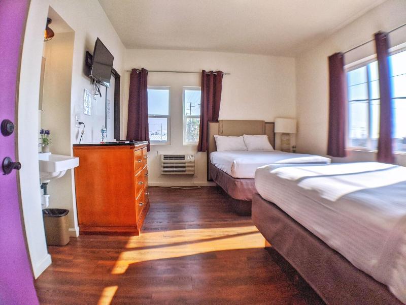 Anchor Pointe Inn image