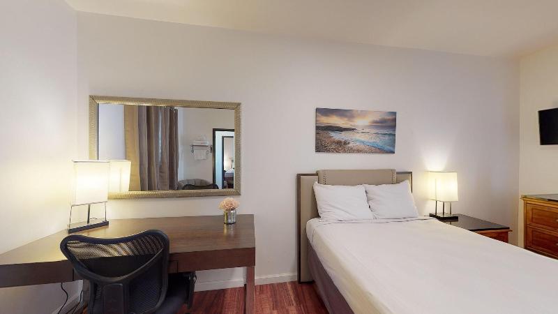 Anchor Pointe Inn image