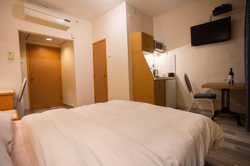 Hotel Marom image