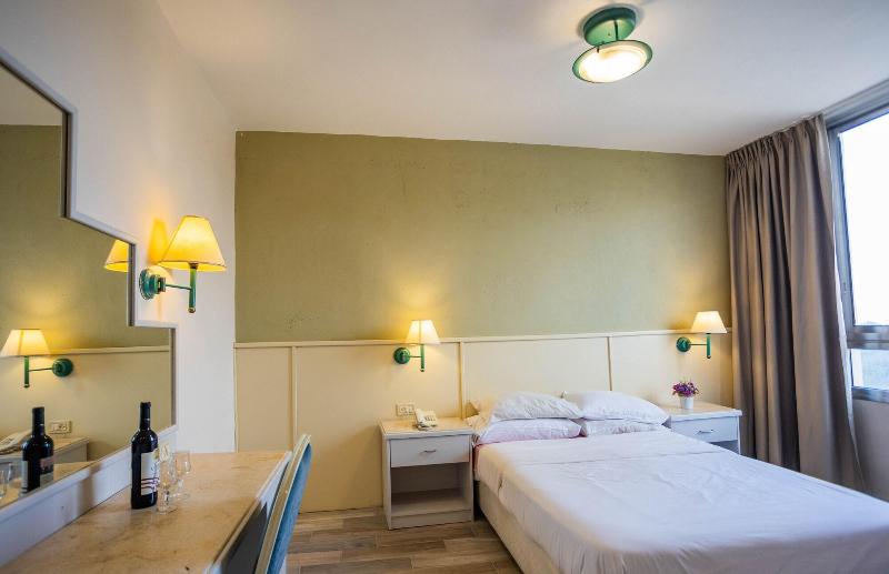 Hotel Marom image