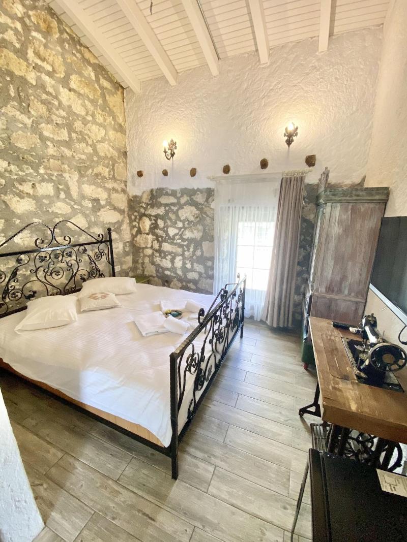 Mahzen Alacati Adults Only image