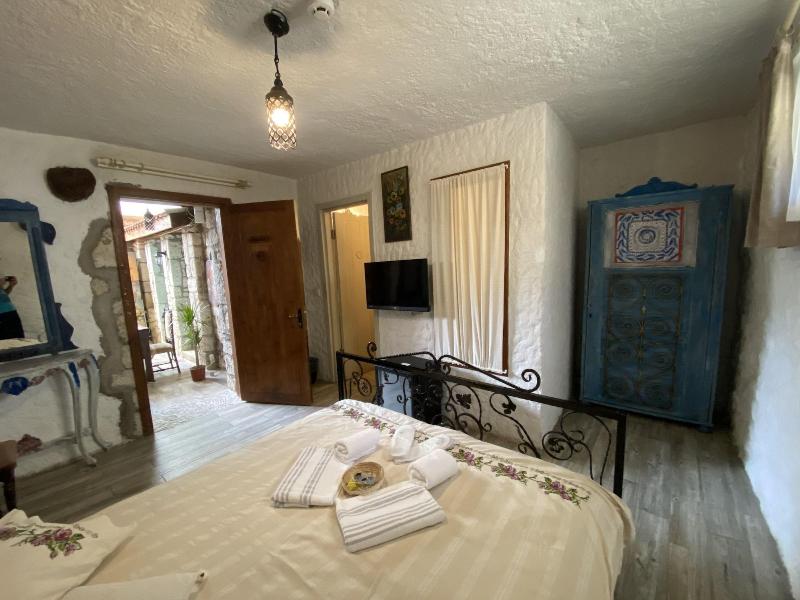 Mahzen Alacati Adults Only image