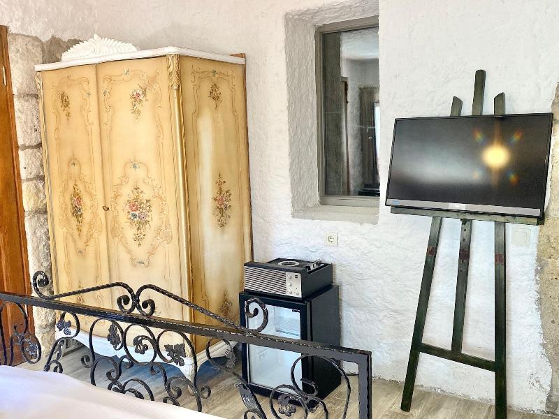 Mahzen Alacati Adults Only image