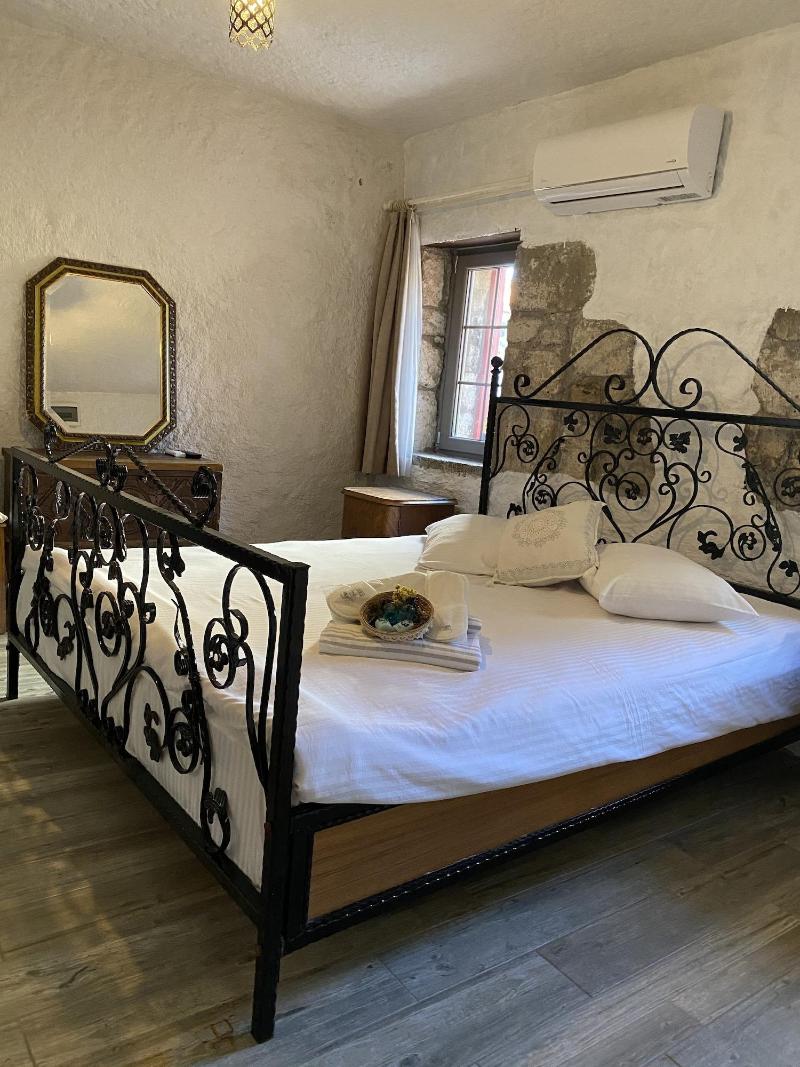 Mahzen Alacati Adults Only image