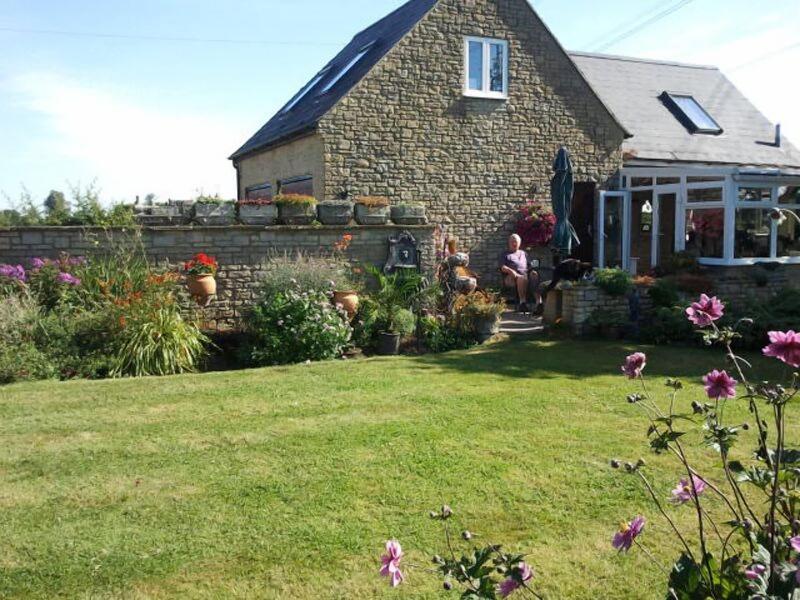 Avon Lodge image