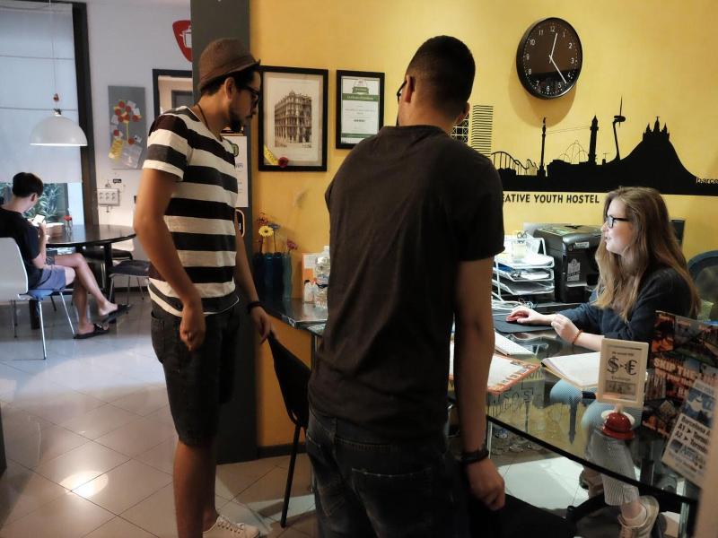 Alternative Creative Youth Hostel Barcelona image
