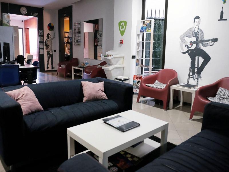 Alternative Creative Youth Hostel Barcelona image