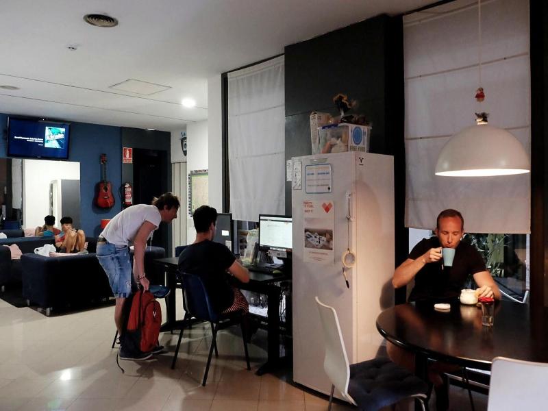 Alternative Creative Youth Hostel Barcelona image