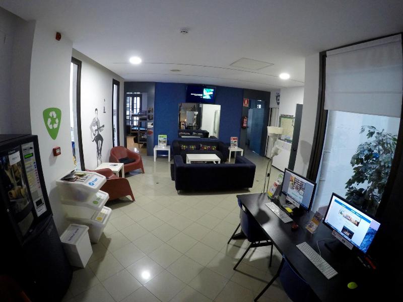 Alternative Creative Youth Hostel Barcelona image