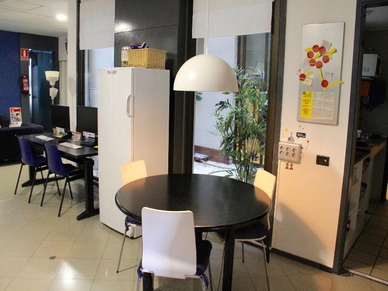 Alternative Creative Youth Hostel Barcelona image