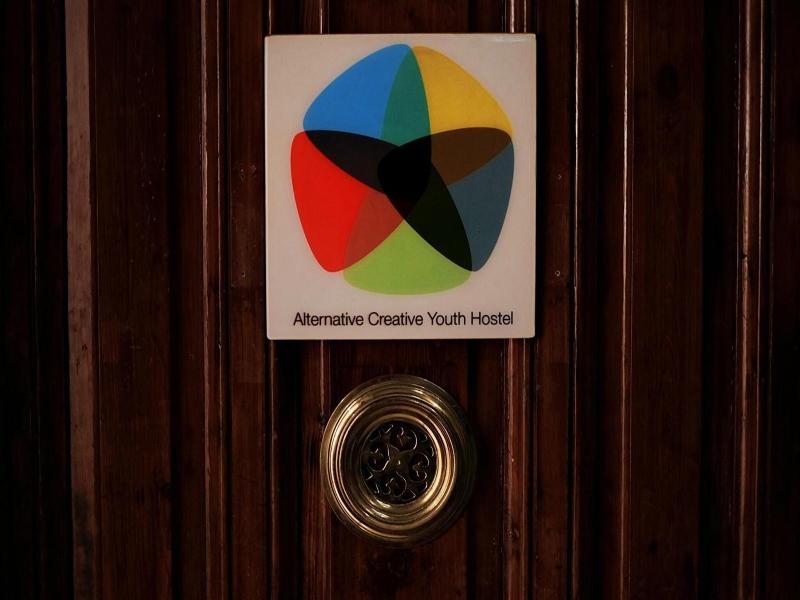 Alternative Creative Youth Hostel Barcelona image