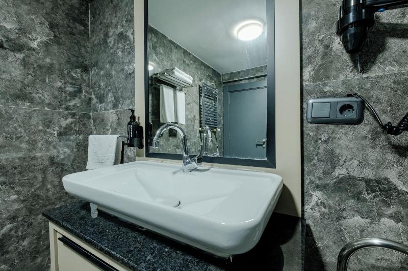 Frt Aa Rla Nes Otel image