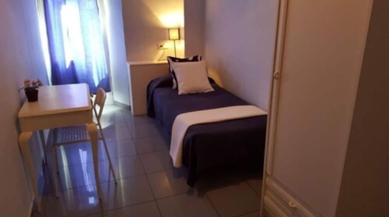 Hostal Parisien image