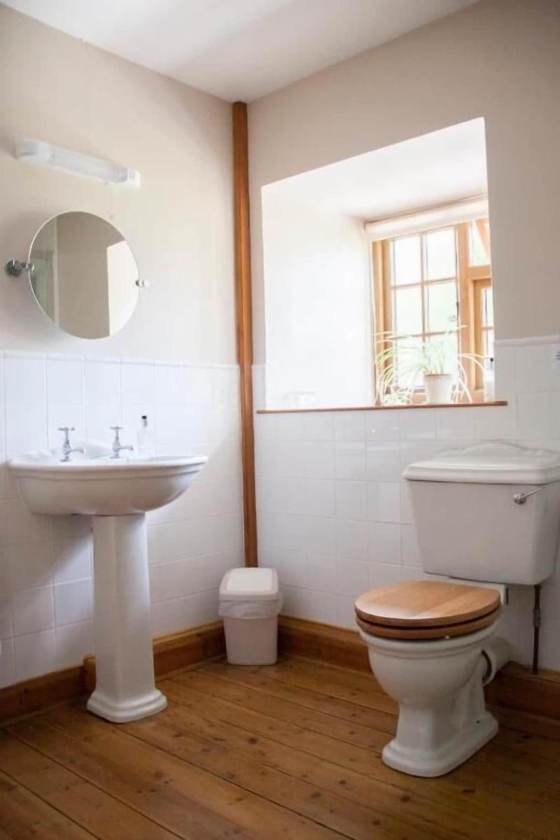 Larkrise Cottage image