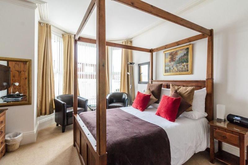 The P M Paignton Residence image