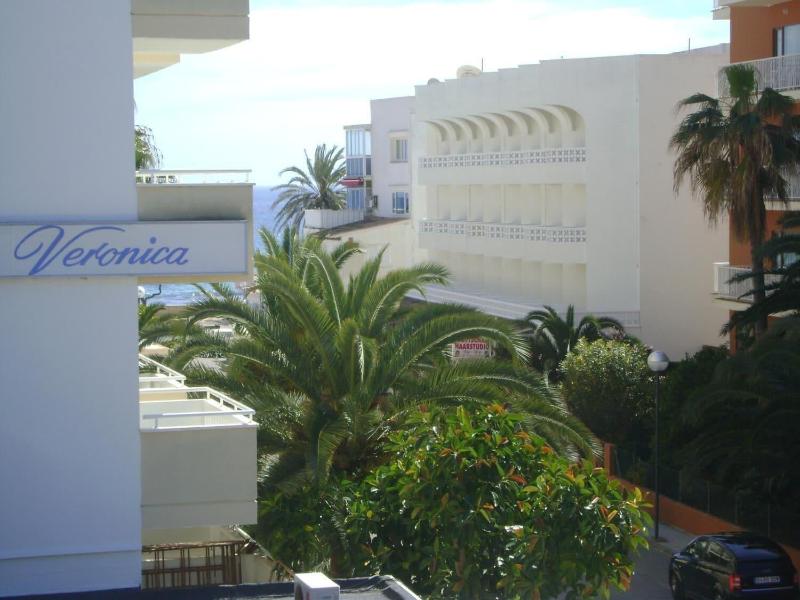 Hostal Saturno image