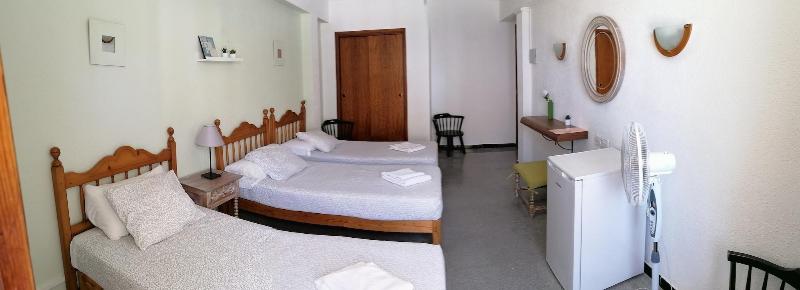 Hostal Saturno image