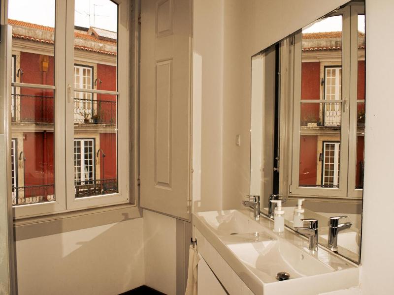 Inn Possible Lisbon Hostel image