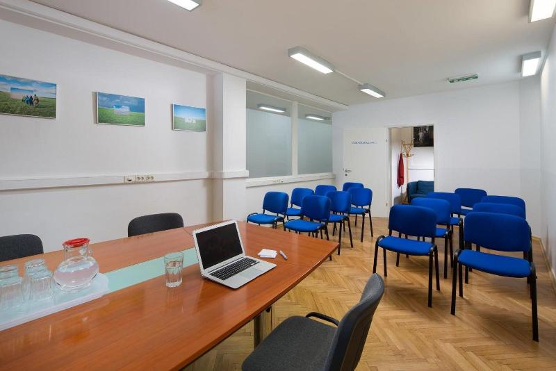 Hostel Bureau CON